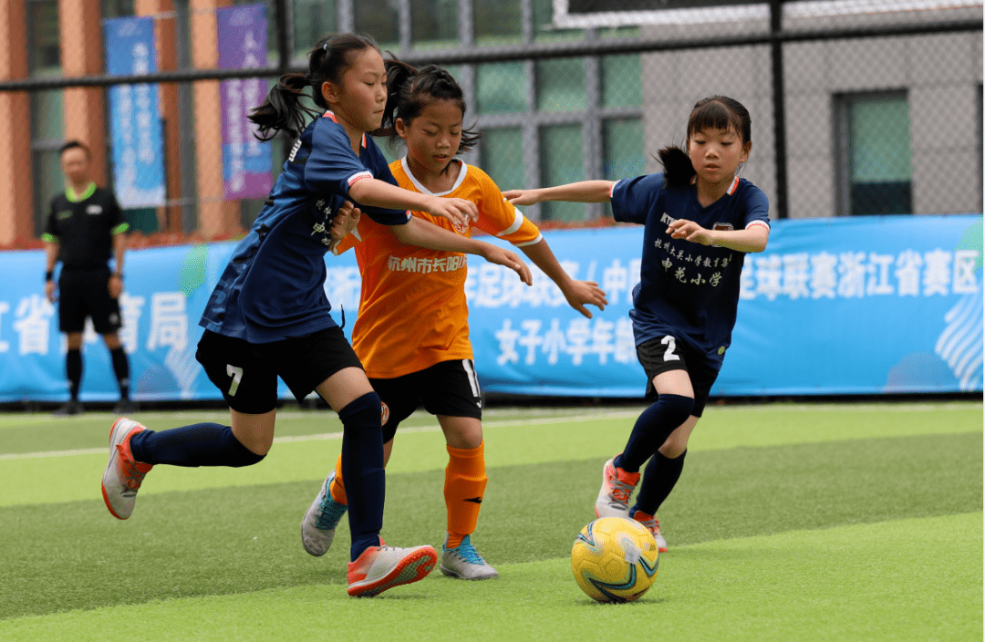包含青年培训计划：女子足球营积极筹备中的词条