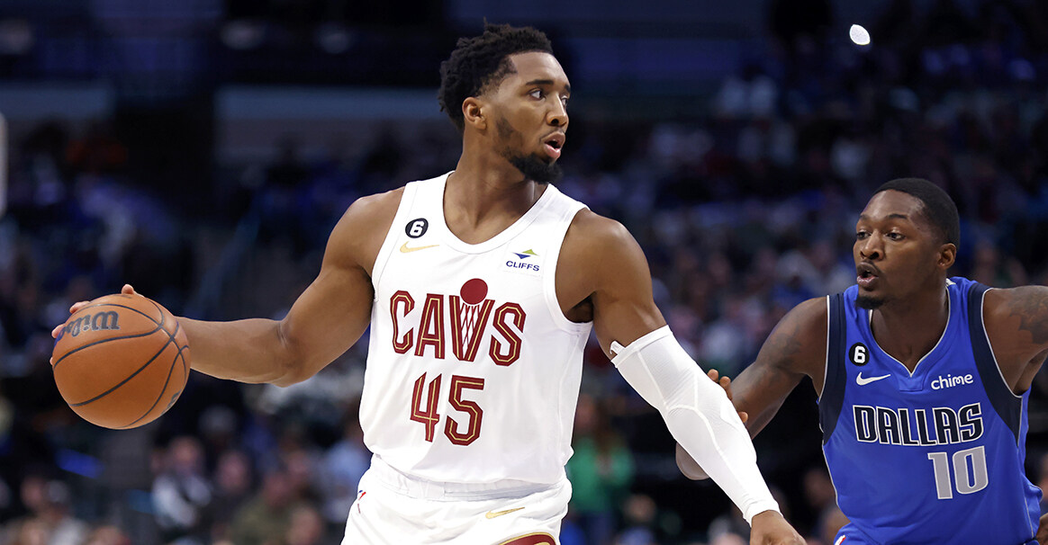 包含四川队完胜独行侠，米切尔点燃赛场的词条