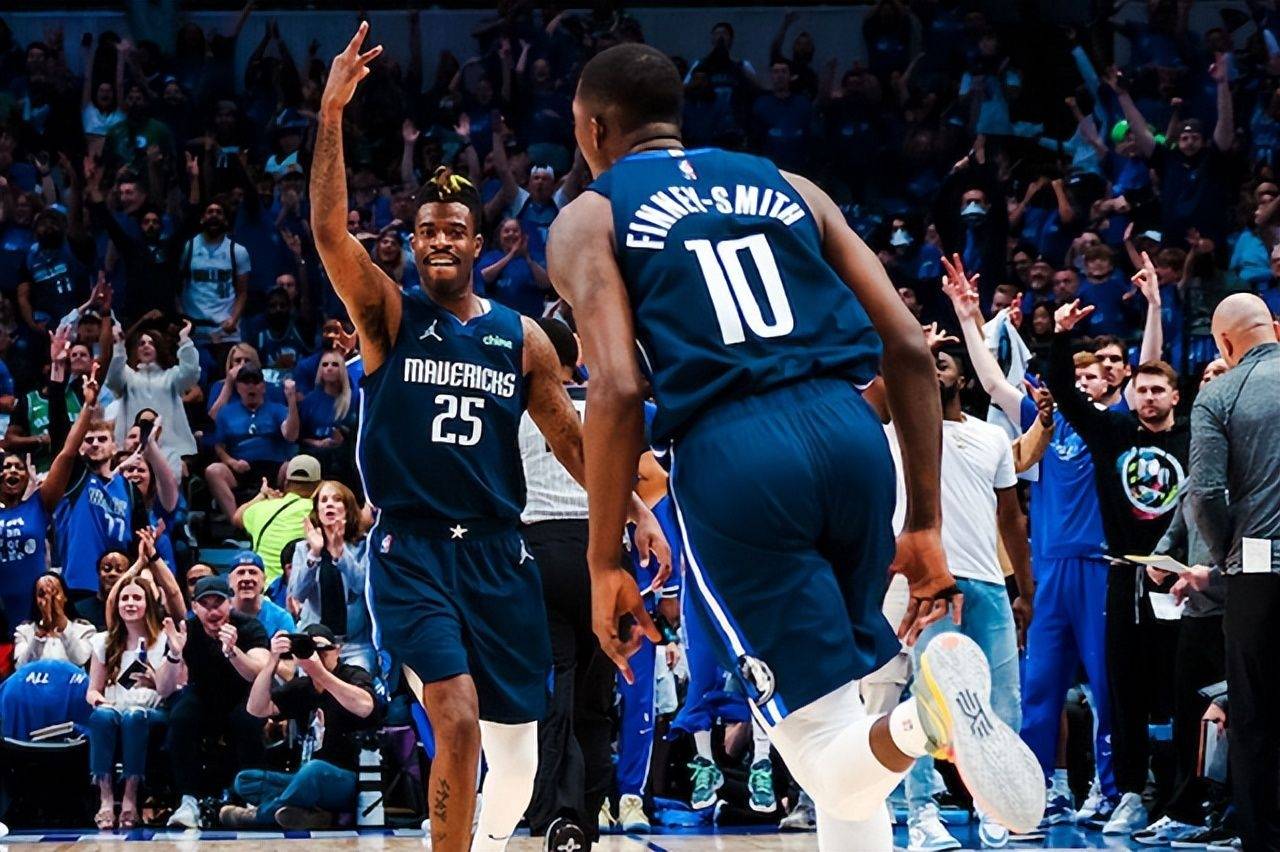 包含四川队完胜独行侠，米切尔点燃赛场的词条